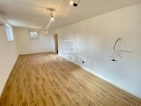 Vác Lakás (téglaépítésű)