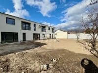 Vác Lakás (téglaépítésű)