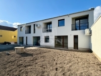 Vác Lakás (téglaépítésű)